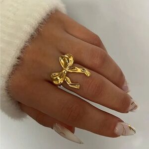 Elegant Gold Bow Ring